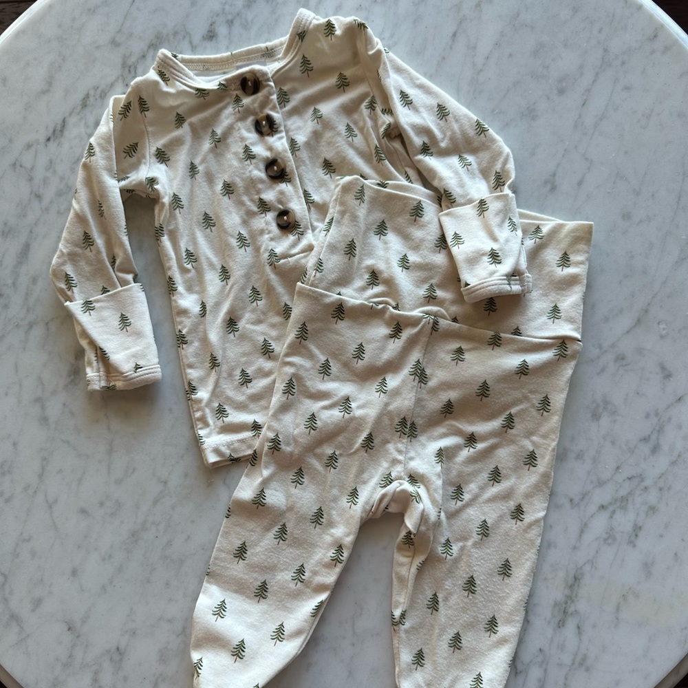 Lou Lou and Company Tree Kevin top and bottoms set | size newborn | Christmas